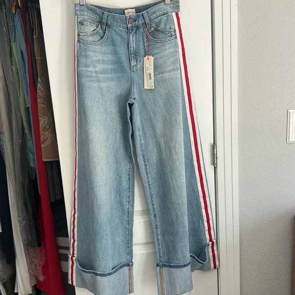 New Alice and Olivia Wallie Cuff jeans - Picture 5 of 16